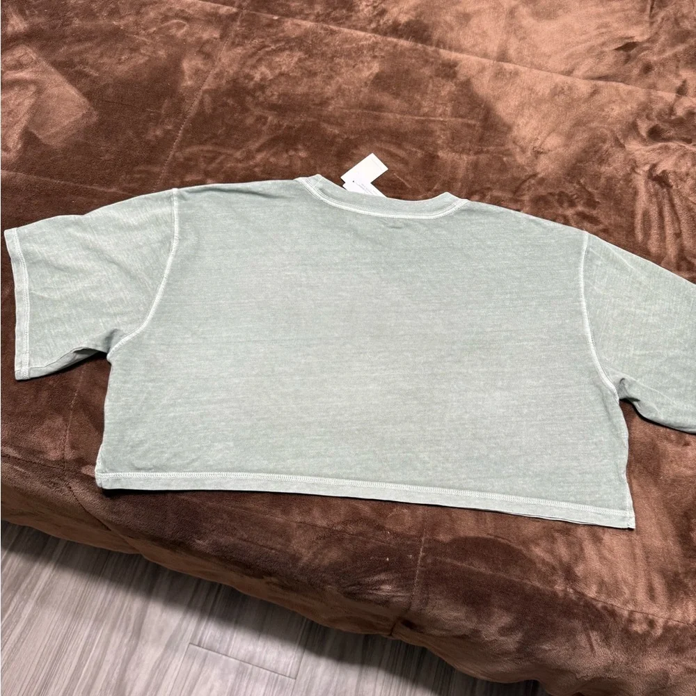 NWT woman’s size medium oversized Aeropostale cropped tshirt - Picture 3 of 9